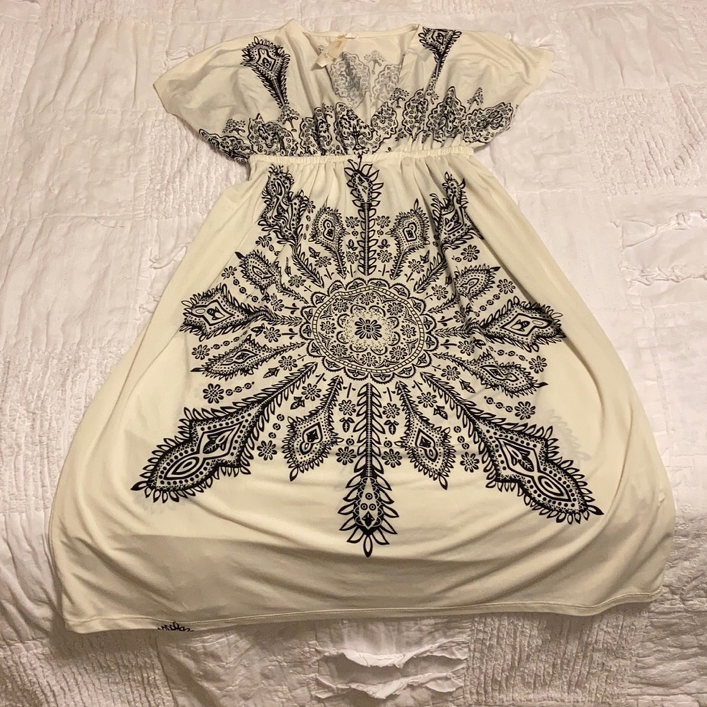 Black and white patterned dress